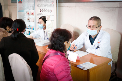 關(guān)注老年專病 守護(hù)老人健康--我院舉辦老年專病大型義診活動